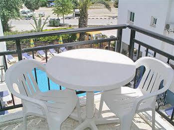 Renos Hotel Apts Polis المظهر الخارجي الصورة