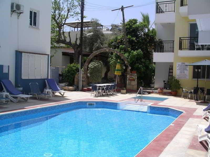 Renos Hotel Apts Polis المظهر الخارجي الصورة